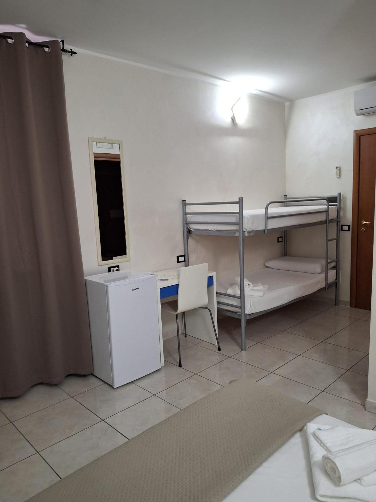 Affittacamere Da Rocco Lesina Exterior photo